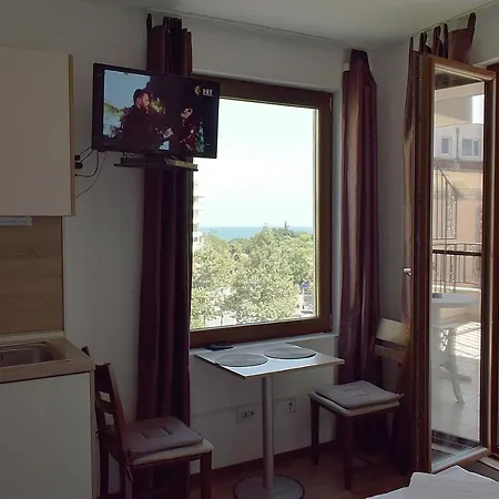 Flora Apartment
