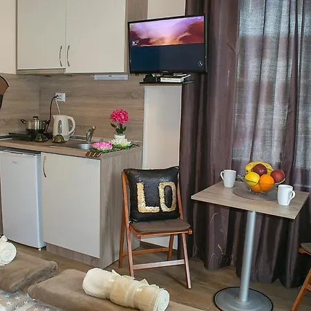 Flora Apartment *