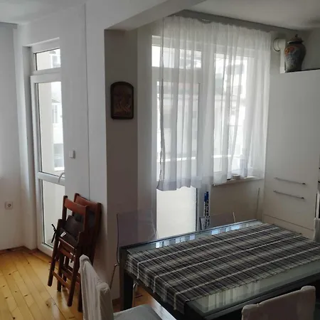Flora Apartment