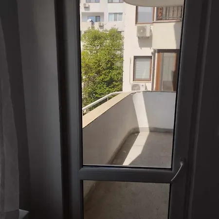 Flora Apartment