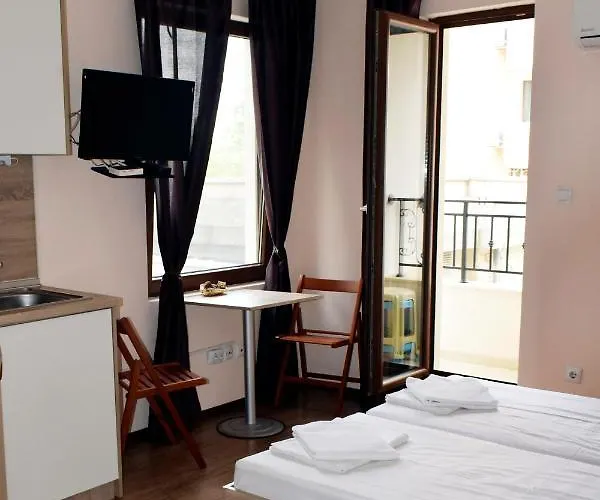 Flora アパート *