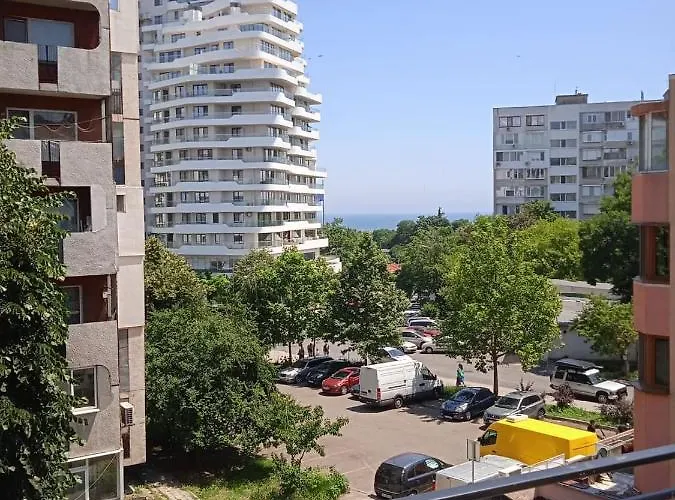 アパート Flora *