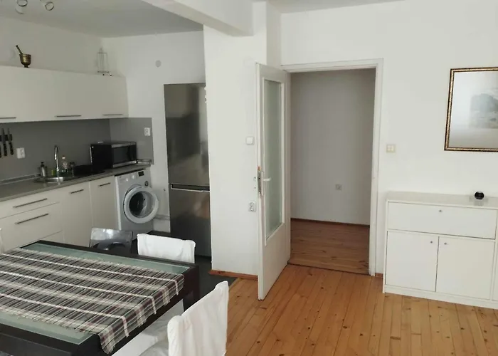 Flora アパート ブルガス